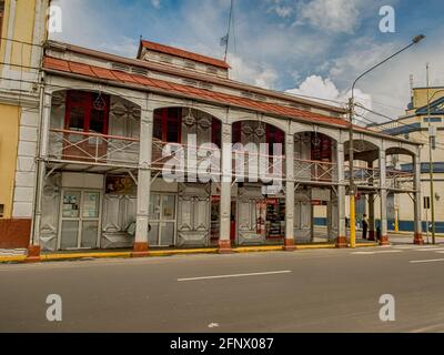 Iquitos, Peru - Mai 2016: La Casa de Fierro (das Eiserne Haus) in Iquitos, Plaza de Armas, Peru, Amazonien, Südamerika. Stockfoto