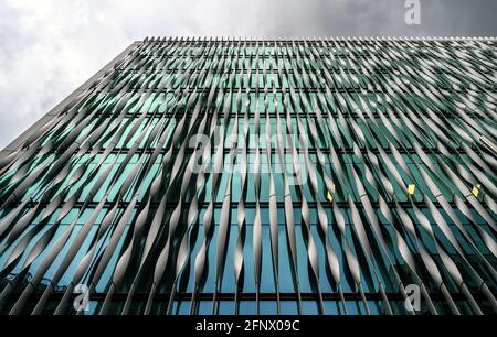 London, Großbritannien: Das Monument Building befindet sich neben dem Monument Memorial und der U-Bahn-Station. Blick auf die moderne Architektur in der City of London. Stockfoto