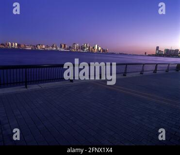 2005 HISTORISCHE DOWNTOWN SKYLINES MANHATTAN NEW YORK CITY JERSEY CITY NEW JERSEY USA Stockfoto