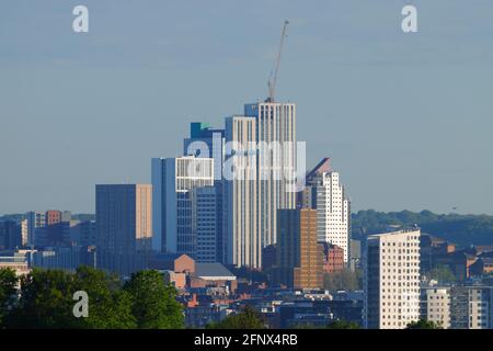 Das Arena Village dominiert die Skyline von Leeds, da hohe Gebäude die Stadt zu übernehmen beginnen. Altus House ist das höchste Gebäude in Yorkshire Stockfoto