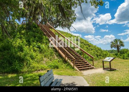 Treppen zum Temple Mound A - Crystal River Archaeological State Park, Crystal River, Florida, USA Stockfoto