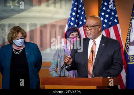 Die US-Vertreterin Bennie Thompson (Demokrat von Mississippi) hält am Mittwoch, den 19. Mai 2021, im US-Kapitol in Washington, DC, eine Rede während einer Pressekonferenz zur Kommission vom 6. Januar und zum Notstandsschutz. Kredit: Rod Lamkey/CNP /MediaPunch Stockfoto