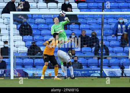 Everton, Großbritannien. Mai 2021. Everton Torwart Jordan Pickford schlägt den Ball klar. Premier League Spiel, Everton gegen Wolverhampton Wanderers am Mittwoch, 19. Mai 2021 im Goodison Park in Liverpool. Dieses Bild darf nur für redaktionelle Zwecke verwendet werden. Nur zur redaktionellen Verwendung, Lizenz für kommerzielle Nutzung erforderlich. Keine Verwendung in Wetten, Spielen oder einem einzigen Club / Liga / Spieler Publikationen. PIC von Chris Stading / Andrew Orchard Sport Fotografie / Alamy Live News Kredit: Andrew Orchard Sport Fotografie / Alamy Live News Stockfoto