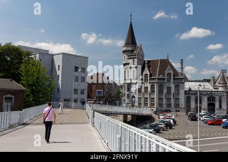 La passerelle Saucy et la Grand poste de Liège, Belgien Stockfoto