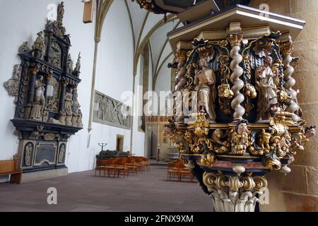 evangelische Neustädter Marienkirche aus dem 15. Jahrhundert - barocke Kanzel aus dem 17. Jahrhundert, Bielefeld, Nordrhein-Westfalen, Deutschland Stockfoto