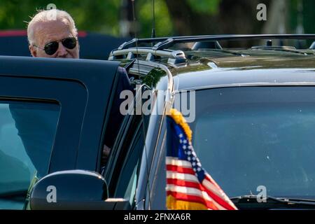 Washington, Usa. Mai 2021. US-Präsident Joe Biden tritt am Mittwoch, den 19. Mai 2021, auf der Ellipse im Weißen Haus in Washington, DC, in das Tier ein. Präsident Joe Biden reiste nach Connecticut zum 140. Beginn der US-Küstenwache. Foto von Tasos Katopodis/Pool/Sipa USA Credit: SIPA USA/Alamy Live News Stockfoto