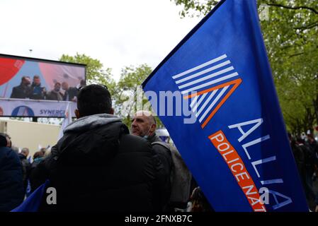 Paris Versammlung wütender Polizisten. 35000 Personen laut den Organisatoren, und Abgeordnete von allen Seiten sind anwesend. Stockfoto