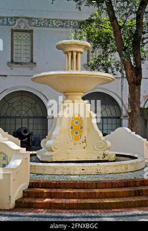 Alter Brunnen im Innenhof, Rio de Janeiro, Brasilien Stockfoto