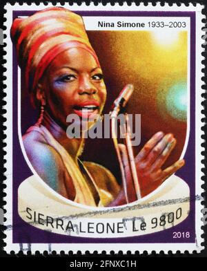 Nina Simone singt im Konzert auf Briefmarke Stockfoto