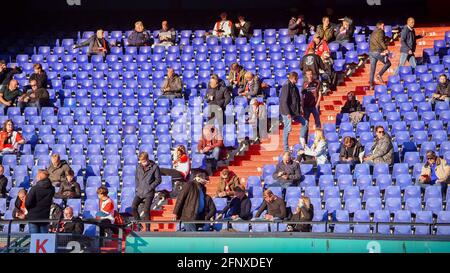 ROTTERDAM, NIEDERLANDE - 19. MAI: Spieltag MIT FANS Feyenoord gegen Sparta Rotterdam während des niederländischen Eredivisie-Spiels zwischen Feyenoord Rotterdam und Sparta Rotterdam am 19. Mai 2021 im Stadion Feijenoord De Kuip in Rotterdam, Niederlande (Foto: Yannick Verhoeven/Orange Picches) Stockfoto