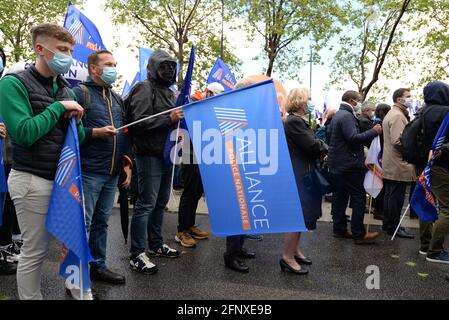 Paris Versammlung wütender Polizisten. 35000 Personen laut den Organisatoren, und Abgeordnete von allen Seiten sind anwesend. Stockfoto