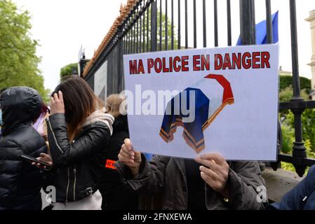 Paris Versammlung wütender Polizisten. 35000 Personen laut den Organisatoren, und Abgeordnete von allen Seiten sind anwesend. Stockfoto