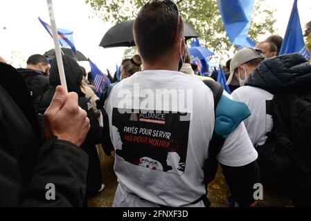 Paris Versammlung wütender Polizisten. 35000 Personen laut den Organisatoren, und Abgeordnete von allen Seiten sind anwesend. Stockfoto