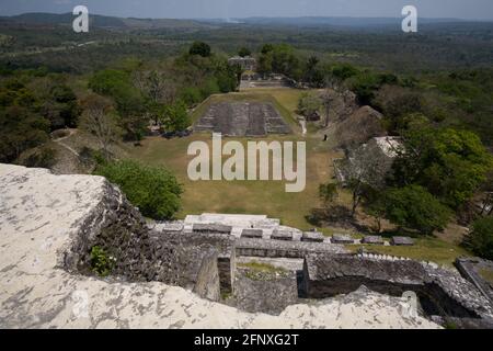 Der hauptplatz von El Castillo aus gesehen bei den Maya-Ruinen von Xunantunich. Maya für die Steinjungfrau, oder Lady of the Rocks, wurde die Maya-Stadt AFT genannt Stockfoto