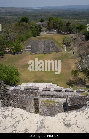 Der hauptplatz von El Castillo aus gesehen bei den Maya-Ruinen von Xunantunich. Maya für die Steinjungfrau, oder Lady of the Rocks, wurde die Maya-Stadt AFT genannt Stockfoto