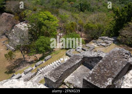 Der hauptplatz von El Castillo aus gesehen bei den Maya-Ruinen von Xunantunich. Maya für die Steinjungfrau, oder Lady of the Rocks, wurde die Maya-Stadt AFT genannt Stockfoto