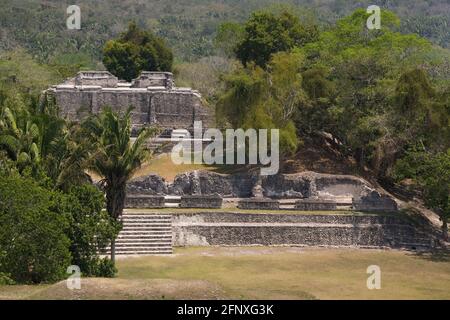 Der hauptplatz von El Castillo aus gesehen bei den Maya-Ruinen von Xunantunich. Maya für die Steinjungfrau, oder Lady of the Rocks, wurde die Maya-Stadt AFT genannt Stockfoto