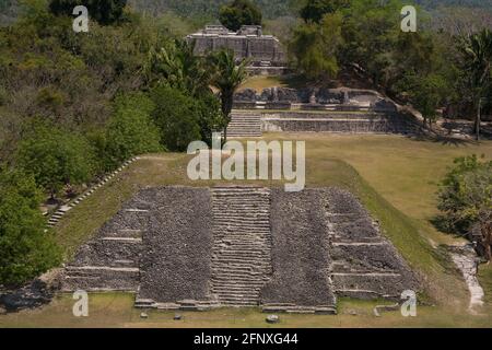 Der hauptplatz von El Castillo aus gesehen bei den Maya-Ruinen von Xunantunich. Maya für die Steinjungfrau, oder Lady of the Rocks, wurde die Maya-Stadt AFT genannt Stockfoto