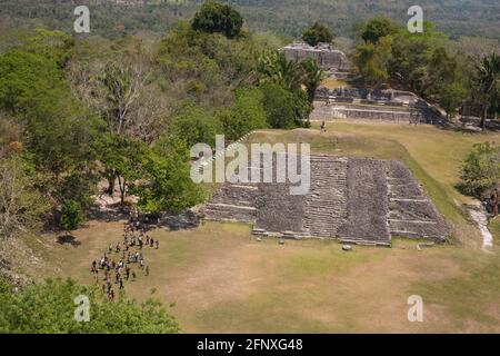 Der hauptplatz von El Castillo aus gesehen bei den Maya-Ruinen von Xunantunich. Maya für die Steinjungfrau, oder Lady of the Rocks, wurde die Maya-Stadt AFT genannt Stockfoto