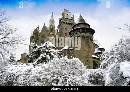 Burg Kreuzenstein im Winter, Österreich, Niederösterreich, Leobendorf Stockfoto