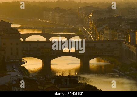 Die Brücken von Florenz, Ponte alle Grazie, Ponte Santa Trinita, Ponte Vecchio, Italien, Toskana, Florenz Stockfoto