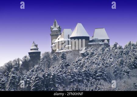 Burg Kreuzenstein im Winter, Österreich, Niederösterreich, Leobendorf Stockfoto