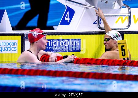 BUDAPEST, UNGARN - 19. MAI: Laura Kathleen Stephens aus Großbritannien, Boglarka Kapas aus Ungarn im Halbfinale der Frauen mit 200 m Schmetterlingen während der len-Europameisterschaft im Schwimmsport in der Duna Arena am 19. Mai 2021 in Budapest, Ungarn (Foto von Marcel ter Bals/Orange Picles) Kredit: Orange Pics BV/Alamy Live News Stockfoto