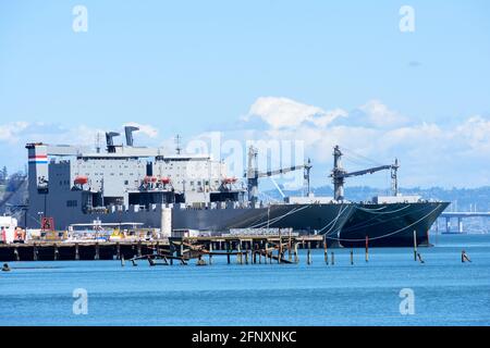 Die Militärfrachtschiffe Cape Horn und Cape Hudson legten in Liegeplätzen am Pier 50 - San Francisco, Kalifornien, USA - 2021 fest Stockfoto