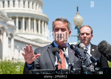 Washington, Vereinigte Staaten Von Amerika. Mai 2021. Der Vertreter der Vereinigten Staaten, Jody HICE (Republikaner von Georgien), hält am Mittwoch, den 19. Mai 2021, vor dem US-Kapitol in Washington, DC, eine Rede während einer Pressekonferenz zum aktuellen Konflikt zwischen Israel und der Hamas. Quelle: Rod Lampey/CNP/Sipa USA Quelle: SIPA USA/Alamy Live News Stockfoto