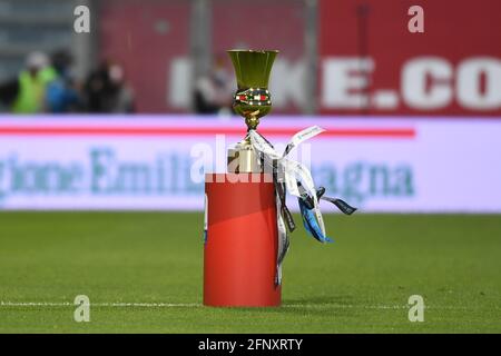 Reggio Emilia, Italien. Mai 2021. Italien Cup Trophy während der italienischen Serie A Italien Cup Spiel zwischen Atalanta 1-2 Juventus im Mapei Stadium am Mai. 19, 2021 in Reggio Emilia, Italien. Kredit: Maurizio Borsari/AFLO/Alamy Live Nachrichten Gutschrift: Aflo Co. Ltd./Alamy Live Nachrichten Stockfoto