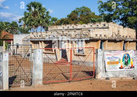Verwahrlost Haus, das während des Bürgerkrieges Schaden erlitten, Mullaitivu, Northern Province, Sri Lanka Stockfoto