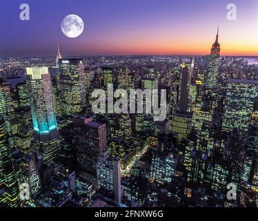 2005 HISTORISCHES EMPIRE STATE BUILDING SKYLINE VON MIDTOWN MANHATTAN NEW YORK STADT USA Stockfoto