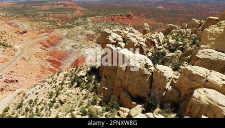 Luftaufnahme der Burr Trail Road von oben über den Circle Cliffs, Chinle Hills unten, Grand staicase Escalante National Monument, Utah Stockfoto