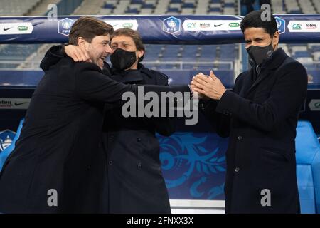 Paris, Frankreich. Mai 2021. Mauricio Pochettino Trainer der PSG, Leonardo Sportdirektor der PSG und Nasser Al Khelaifi Präsident der PSG während des französischen Pokalfinales (Coupe de France) zwischen Paris Saint Germain (PSG) und AS Monaco (ASM) am 19. Mai 2021 im Stade de France in Saint-Denis bei Paris, Frankreich. Foto von David Niviere/ABACAPRESS.COM Quelle: Abaca Press/Alamy Live News Stockfoto