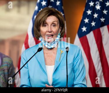 Washington, Usa. Mai 2021. Die Sprecherin des Repräsentantenhauses, Nancy Pelosi (D-CA), spricht über die Kommission vom 6. Januar und die Finanzierung von Notfällen für die Sicherheit. Kredit: SOPA Images Limited/Alamy Live Nachrichten Stockfoto