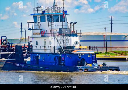 Der Schlepper von San Jose, im Besitz des Buffalo Marine Service, schiebt einen Tankkahn auf dem Mobile River, 14. Mai 2021, in Mobile, Alabama. Stockfoto