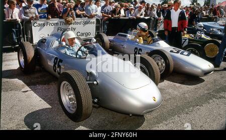 Sir Stirling Moss am Steuer eines Porsche von 1960 718 Formel-2-Auto beim Goodwood Festival of Speed 1996 Stockfoto