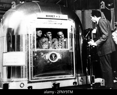 Astronautics, Apollo 11, Präsident Nixon spricht mit den Astronauten Neil Armstrong, Edwin Aldrin, zusätzliche RECHTE-CLEARANCE-INFO-NOT-AVAILABLE Stockfoto