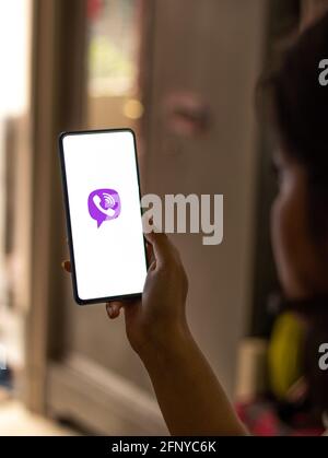 Assam, indien - 18. Mai 2021 : Viber-Logo auf Telefonbildschirm Stock Bild. Stockfoto