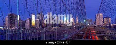 2005 HISTORISCHE BROOKLYN BRIDGE (©J & W ROEBLING 1876) DOWNTOWN SKYLINE MANHATTAN NEW YORK CITY USA Stockfoto