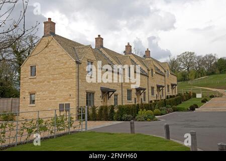 Attraktive verbundene moderne Cotswood Steinhäuser Chipping Campden UK Stockfoto