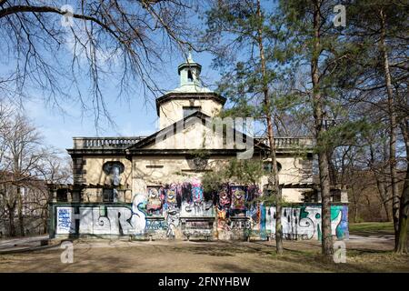 München, Maximilianswerk (Maxwerk), Wasserkraftwerk, Zustand vor Sanierung 04/2020, Südseite Stockfoto