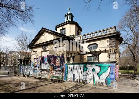 München, Maximilianswerk (Maxwerk), Wasserkraftwerk, Zustand vor Sanierung 04/2020, Südseite Stockfoto