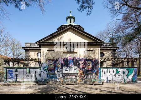 München, Maximilianswerk (Maxwerk), Wasserkraftwerk, Zustand vor Sanierung 04/2020, Südseite Stockfoto