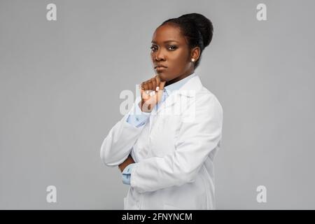 afroamerikanische Ärztin oder Wissenschaftlerin Stockfoto