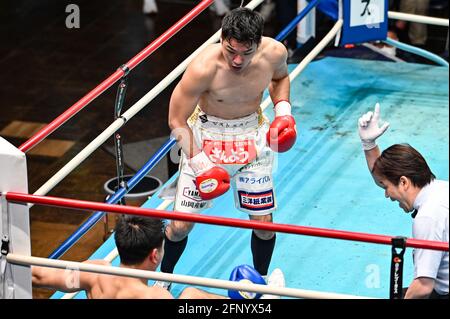 Tokio, Japan. Mai 2021. Kazuto Takesako, Riku Kunimoto Boxing : Japanische Titelverteidung in der Korakuen Hall in Tokio, Japan. Quelle: Hiroaki Finito Yamaguchi/AFLO/Alamy Live News Stockfoto