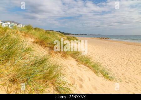 Blick auf Sandbanks Beach in Poole Bay, Poole, Dorset, England, Großbritannien, Europa Stockfoto