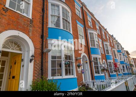 Blick auf die Reihe traditioneller Gästehäuser bei Sonnenuntergang, Weymouth, Dorset, England, Vereinigtes Königreich, Europa Stockfoto