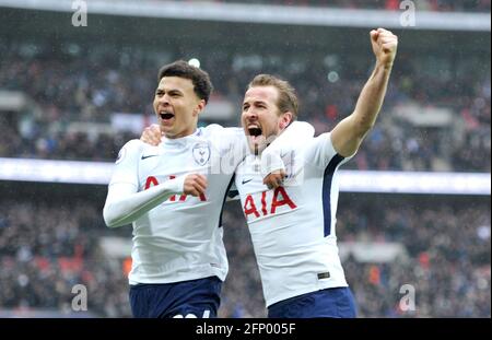 Harry Kane (rechts) von Spurs feiert mit DELE Alli, nachdem er im Premier League-Spiel zwischen Tottenham Hotspur und Arsenal im Wembley Stadium in London das Siegtor erzielt hatte. 10. Februar 2018 – nur zur redaktionellen Verwendung. Keine Verkaufsförderung. Für Football-Bilder gelten Einschränkungen für FA und Premier League. Keine Nutzung des Internets/Handys ohne FAPL-Lizenz - für Details wenden Sie sich an Football Dataco Stockfoto