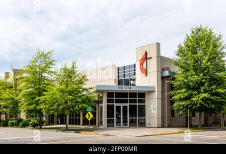 CHATTANOOGA, TN, USA-8 MAY 2021: Gebäude und Eingang. Die Vine ist ein erweiterter Raum für die erste-hundertjährige Vereinigte Methodistische Kirche. Stockfoto